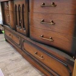 Dresser With Mirror 