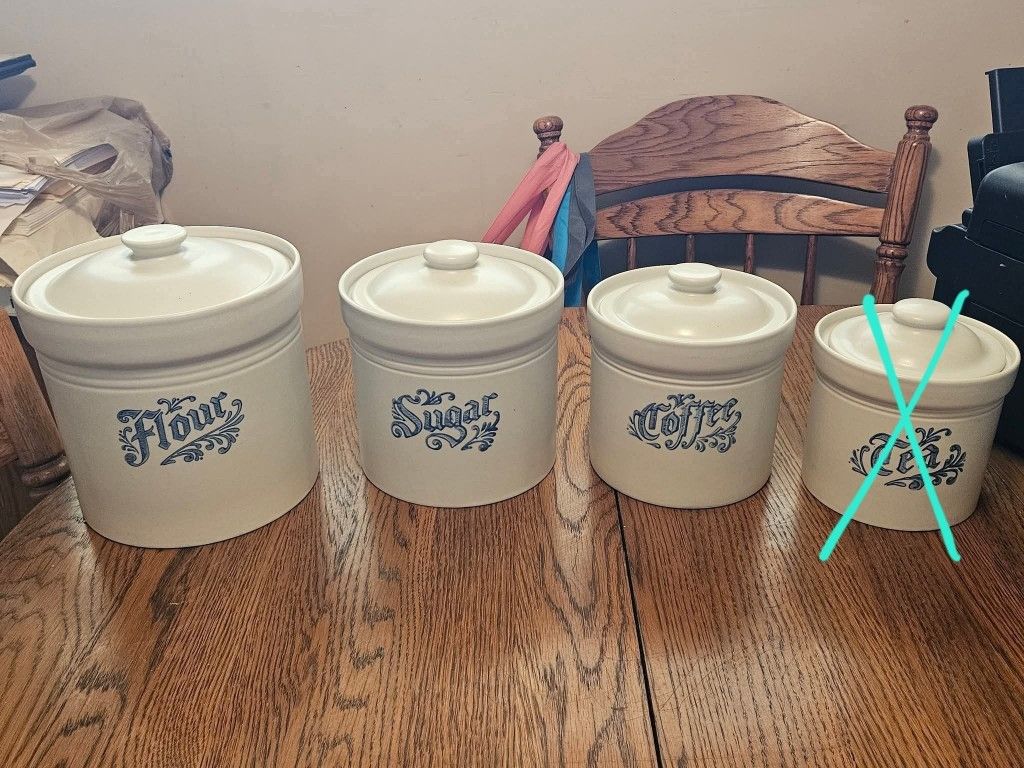 Pfaltzgraff Yorktowne Set Of 3 Canisters