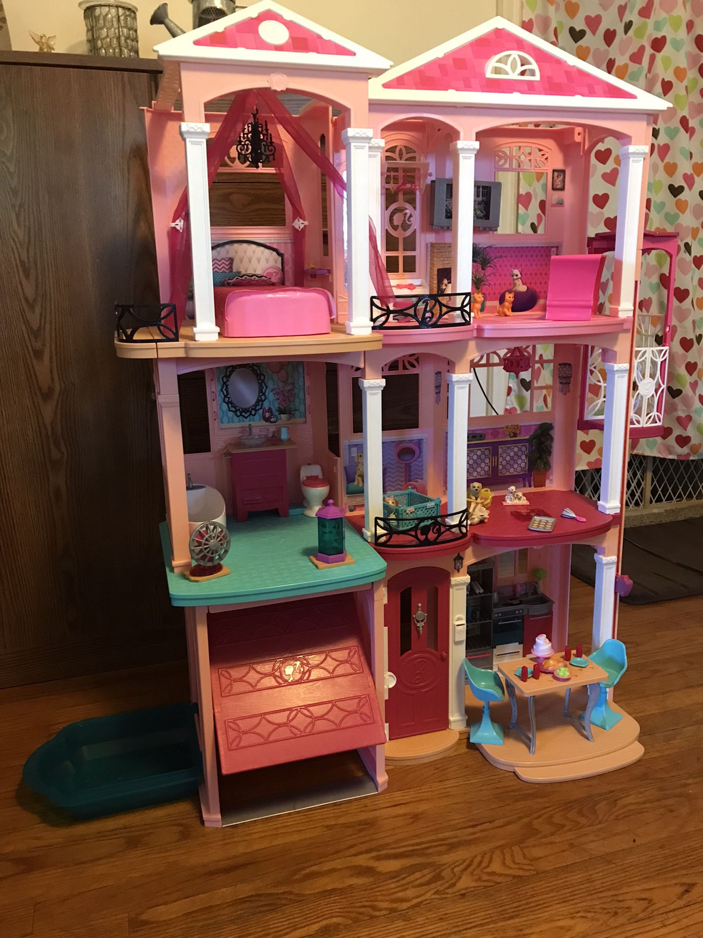 Barbie Dream House, Barbies & Accessories 