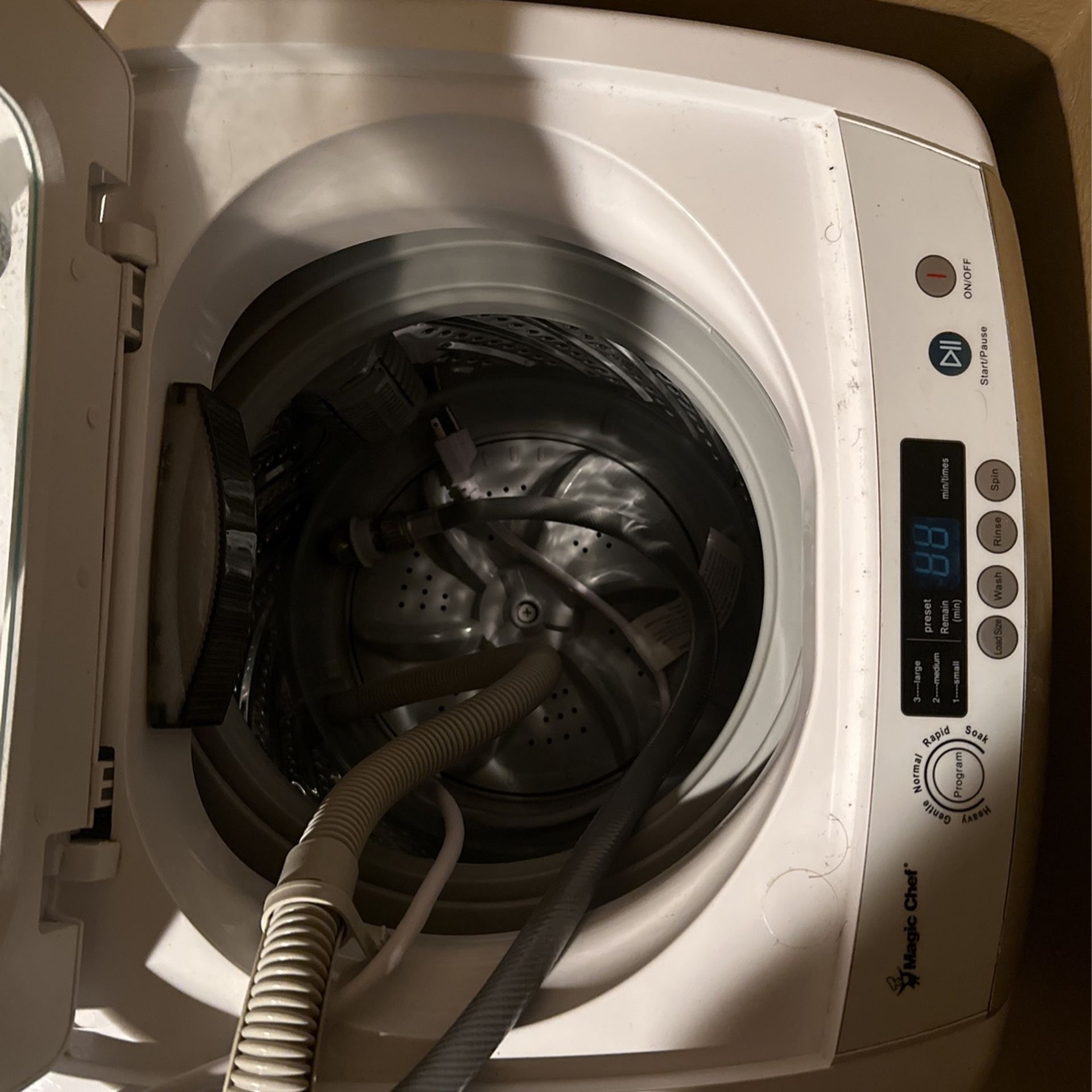 Magic Chef 0.9 Cu. ft. Compact Washing Machine for Sale in San Diego
