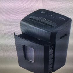 PEN+GEAR 10 SHEET CROSS - CUT PAPER/CREDIT CARD SHREDDER WITH 4 GALLON BIN.  LIGHTLY USED