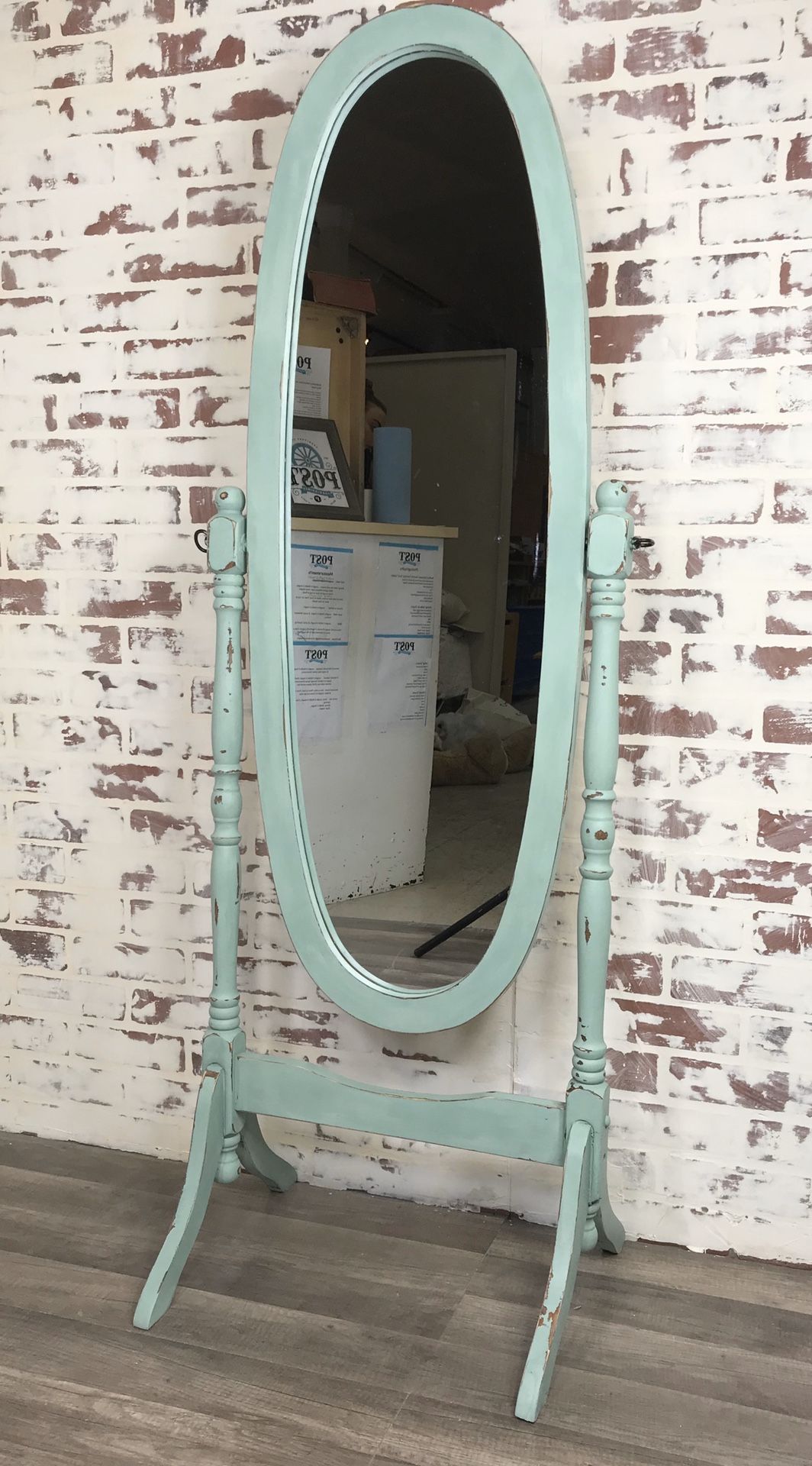 Stand alone full size mirror