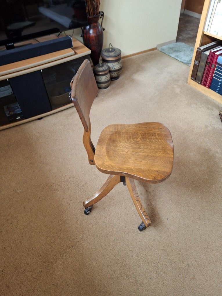 Antique Desk Chair, Pos Late 1800s-early 1900s