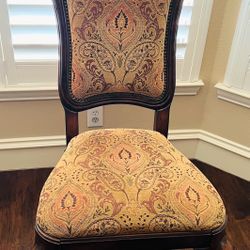 Elegant Vintage Side Chair 