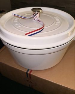 Brand New Staub Dutch Oven Round Cocotte 7QT