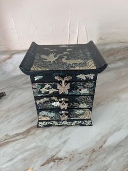 Vintage jewlery box