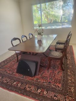 Dining table with 6 chairs, leafs and covers