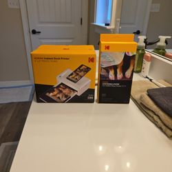 Kodak Instant Dock Printer & 40 Cartridge/paper