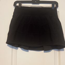 Lululemon Size 2 Black Skort