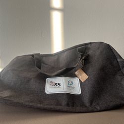 New Duffel Bag – Gym / Travel / Overnight Bag (Never Used)