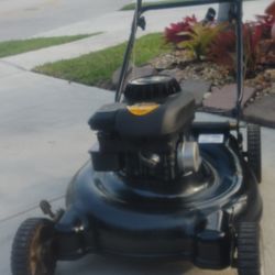 Lawn mower/Yard Machines  21" Push Mower 500 Series 158cc Garage Kept! 