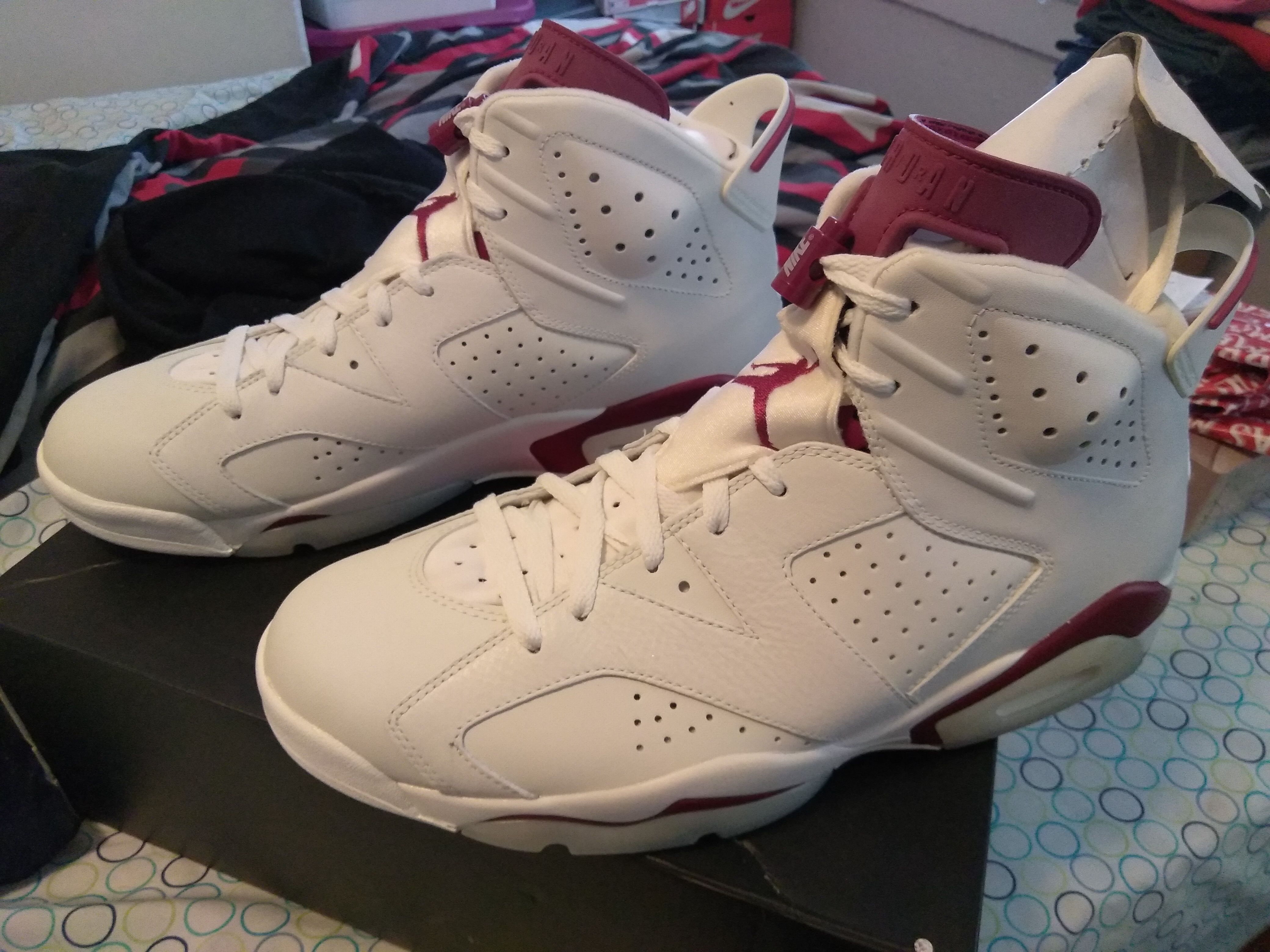 NEW MEN JORDAN SIZE 12