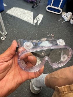 Goggles $25 100 pieces full box only pickup Fontana