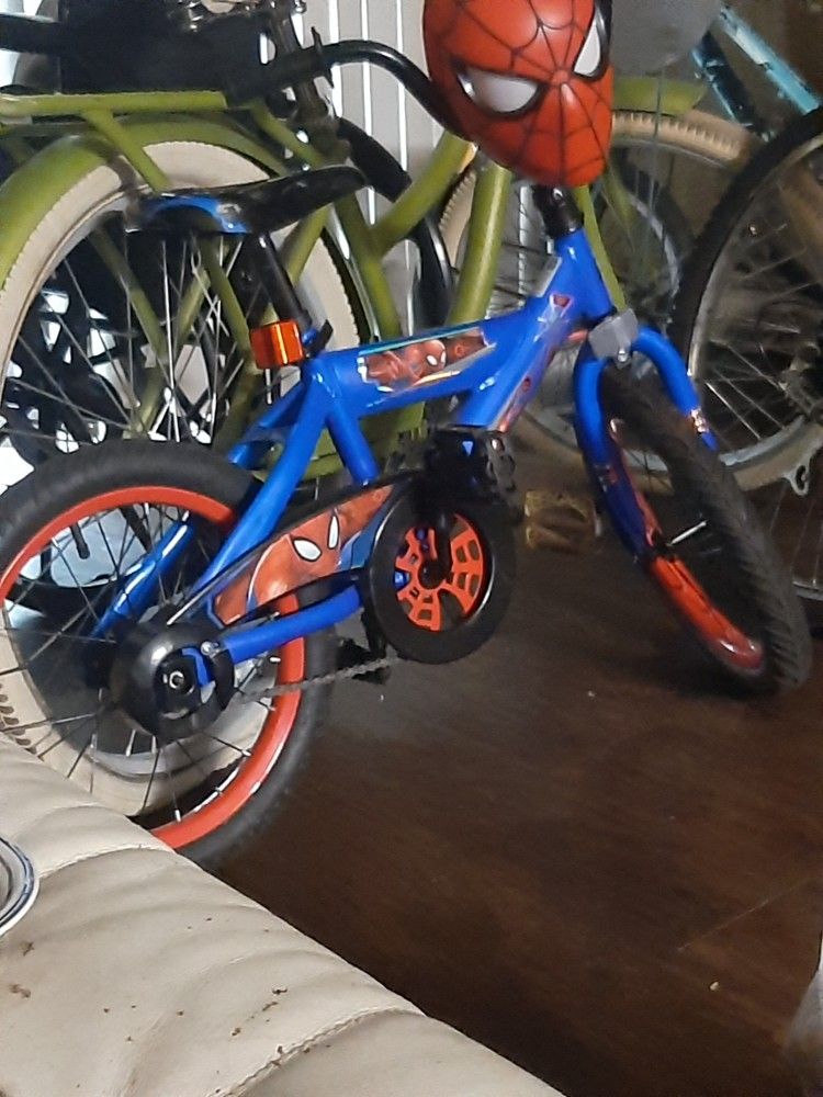 Spider-Man Kids Bike W(Spider-Man Mask -basket)