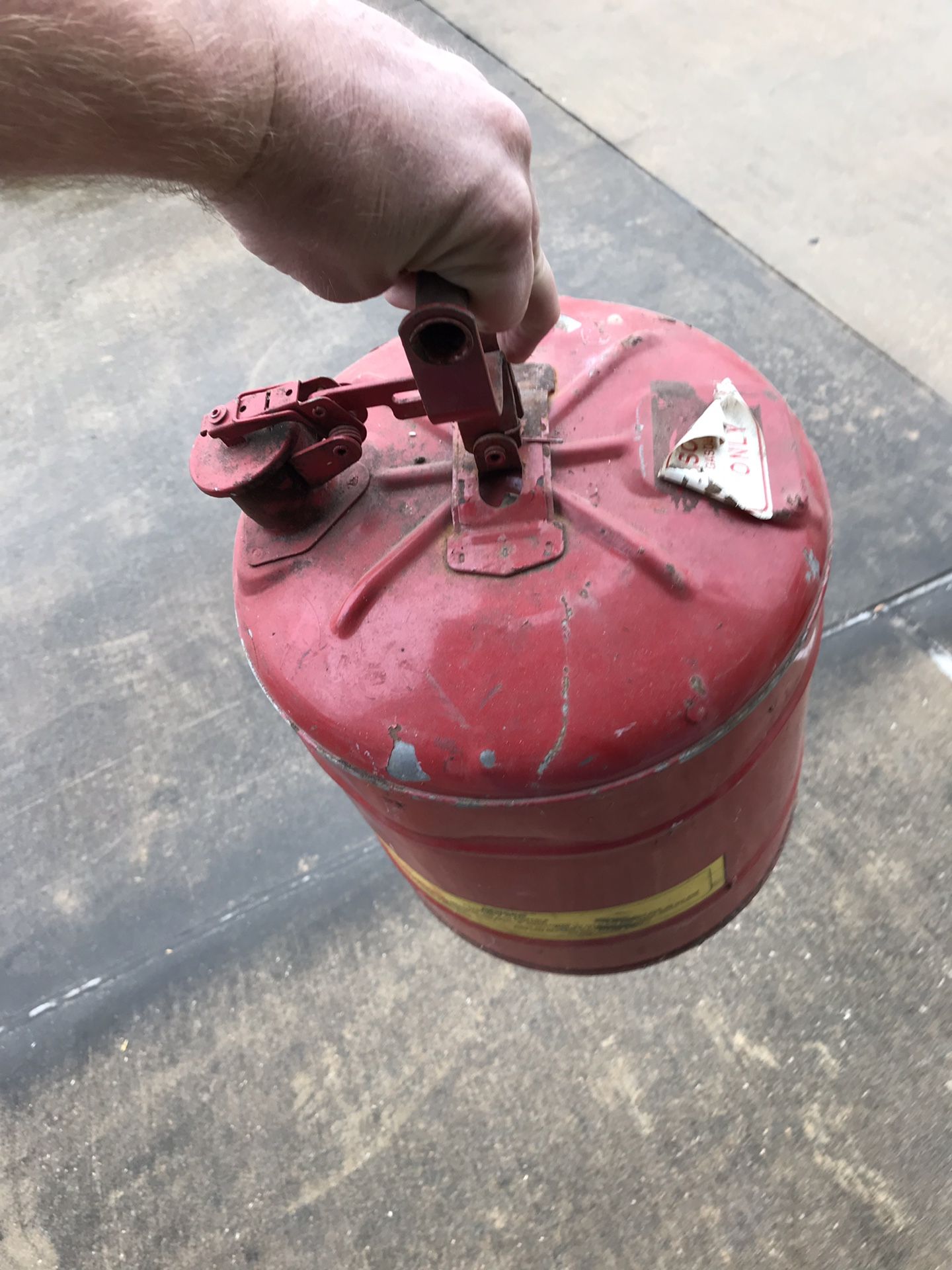 Safety gas can