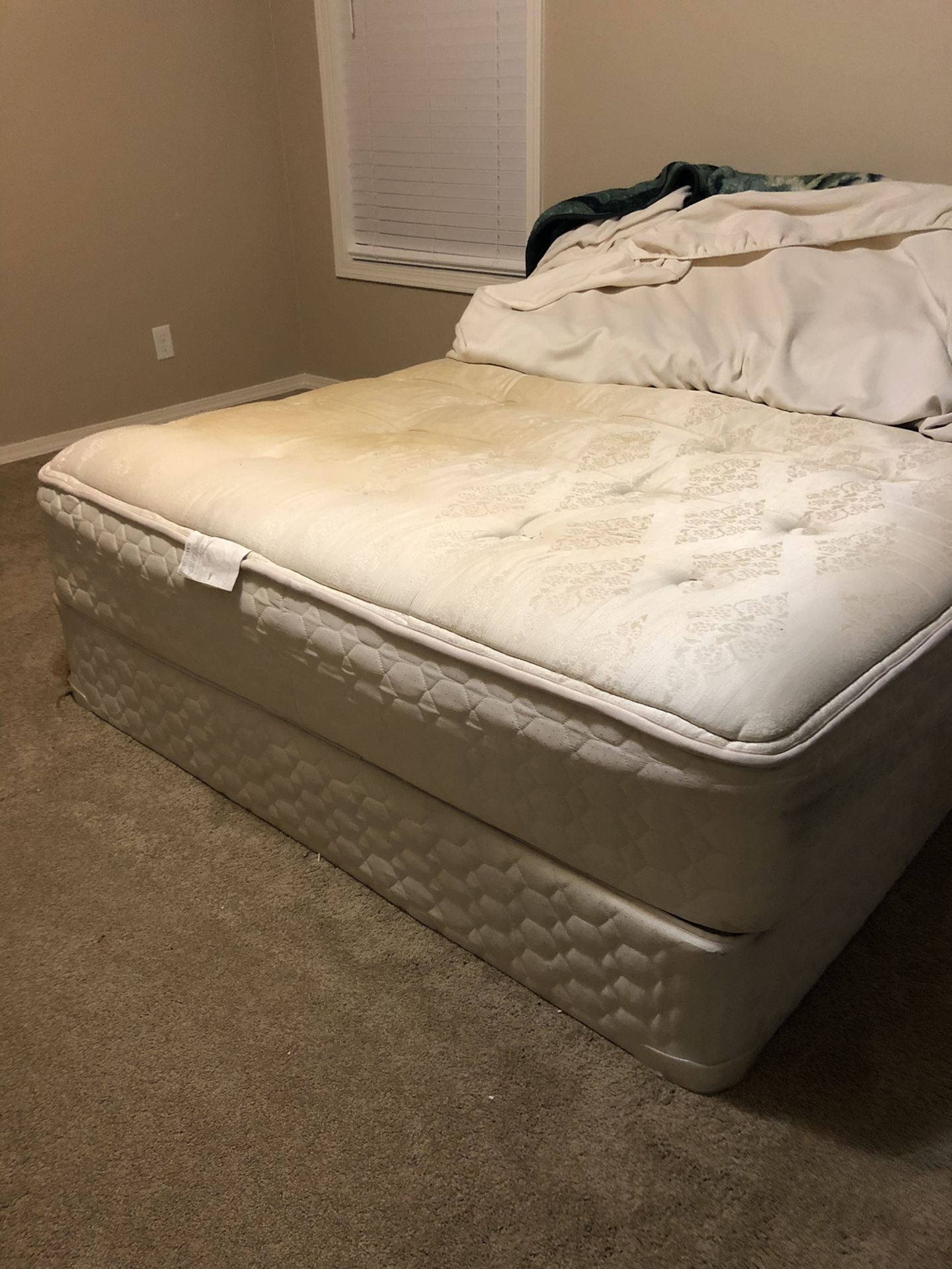 Queen mattress and box spring for Sale in Roy, WA OfferUp