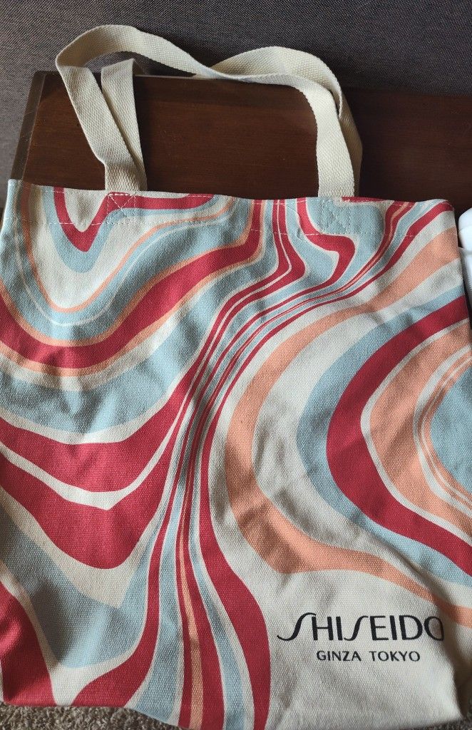 Shoseido Tote Bag With Six Beauty Products