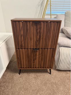 Shoe cabinet
