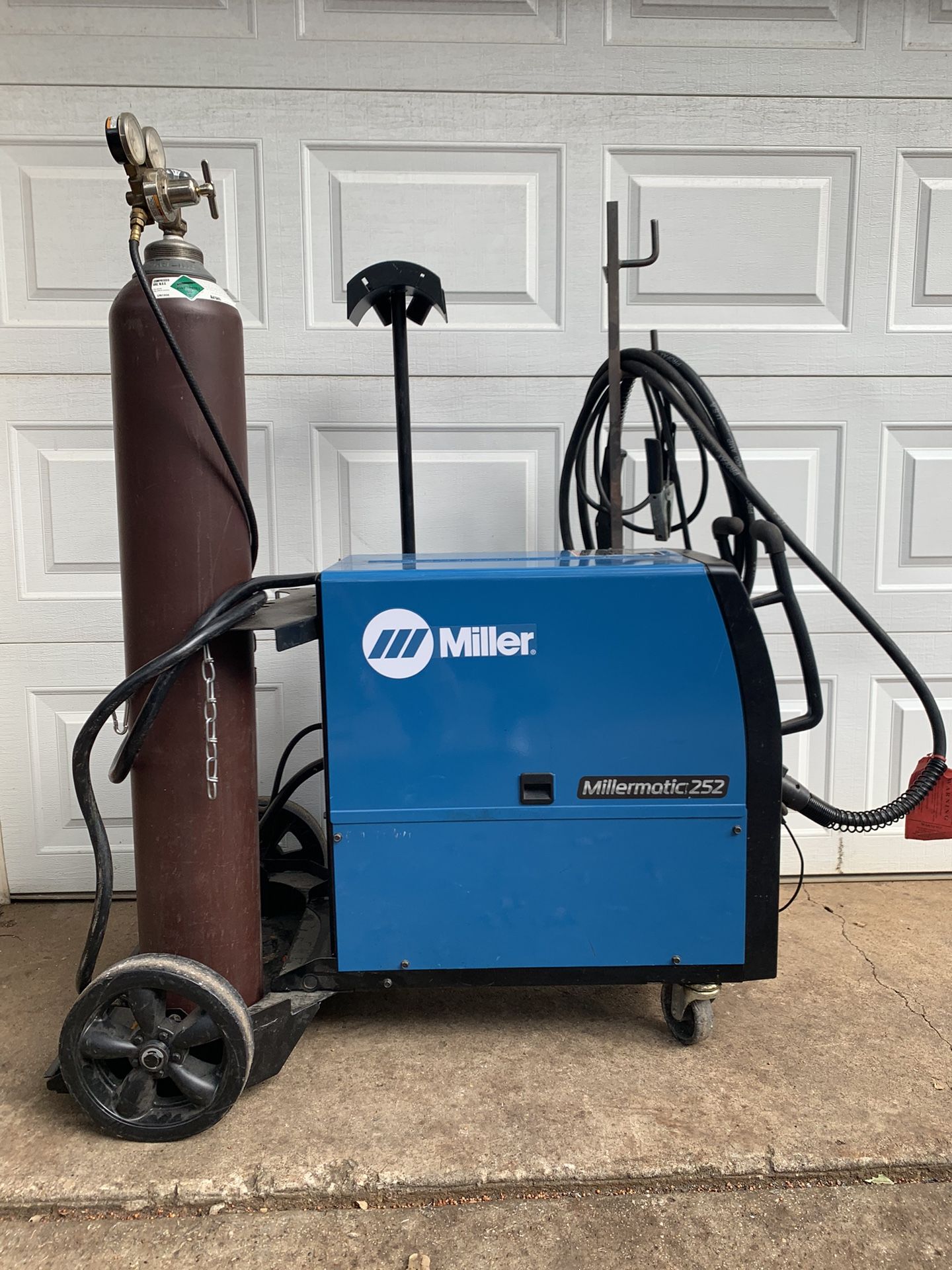 Millermatic 252 mig welder w/ full bottle