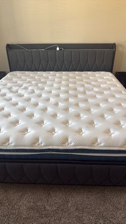 King Size Bedroom Set – Like New – Mattress Included