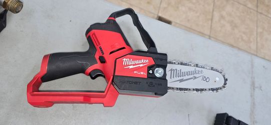 MILWAUKEE FUEL M12 PRUNING CHAINSAW 100$ TOOL ONLY