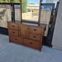 6 Drawers Dresser With Mirror In Good Condition  // 61" Width X 18" Depth X 38" Height 