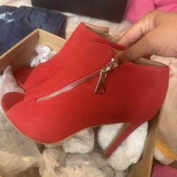 Eye-Catching Red Mini Boots - Size [7]