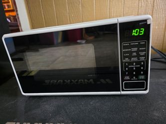Clean Countertop Microwave – Excellent Condition