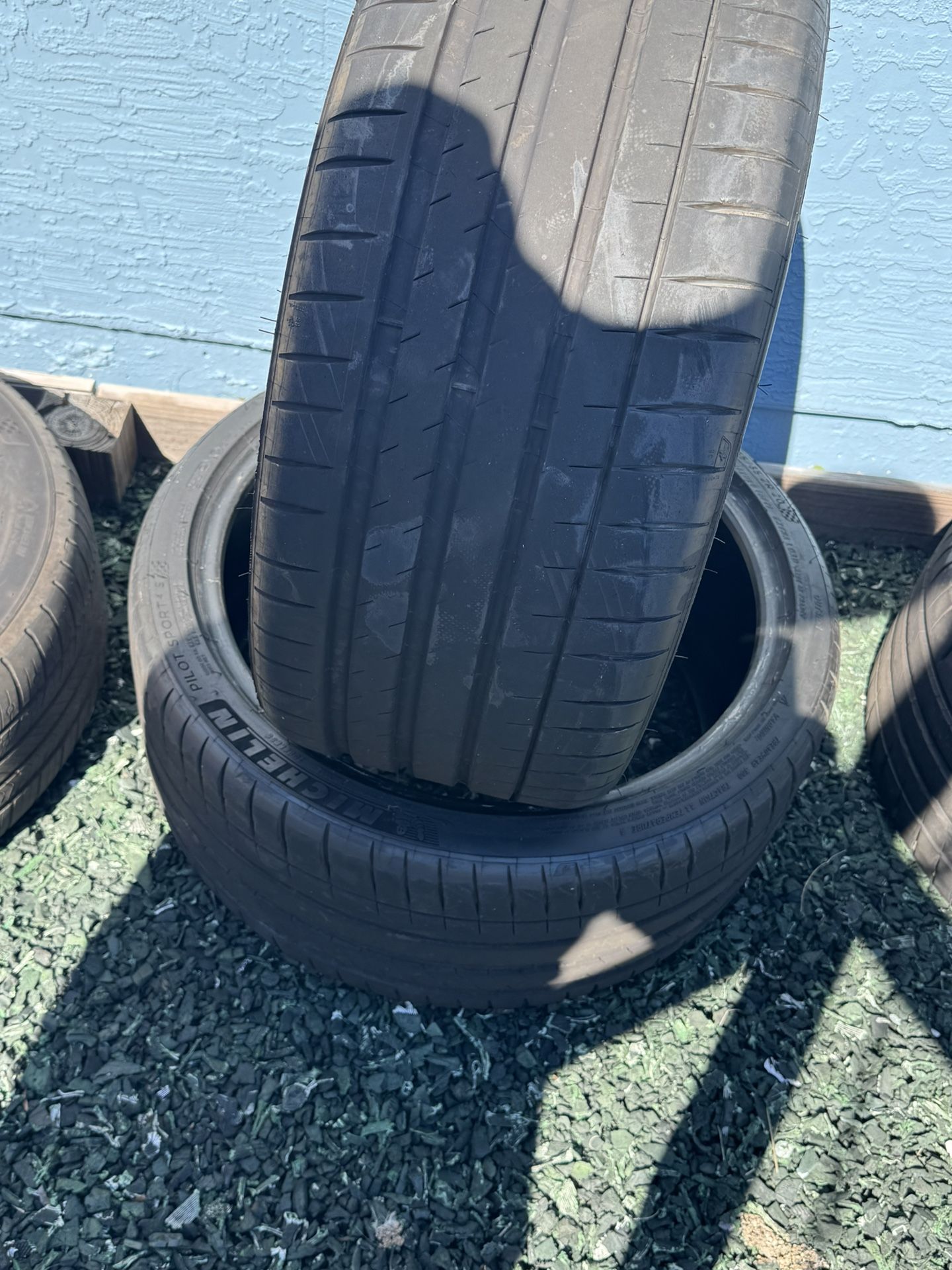 235/35ZR19 Michelin Pilot Sport 4S 91Y XL Black Wall Tire 8.5/32nds