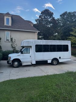 Ford E-Series White 14 Passenger Mini Bus