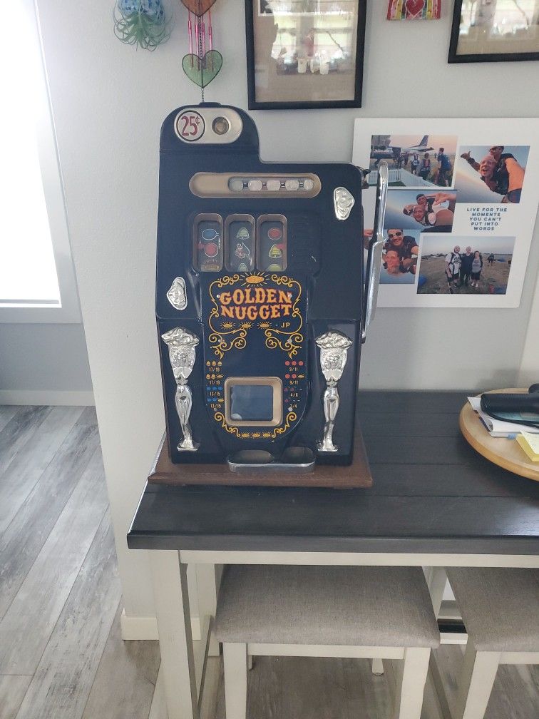 Mills 1948 Golden Nugget Quarter Remanufactured Slot Machine