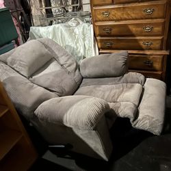 Large Recliner 