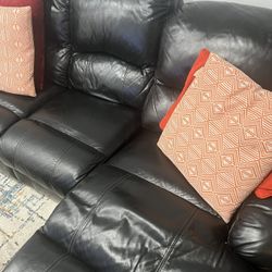 Good condition Recliner w/ pillows