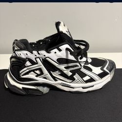 Black and white Runners,10