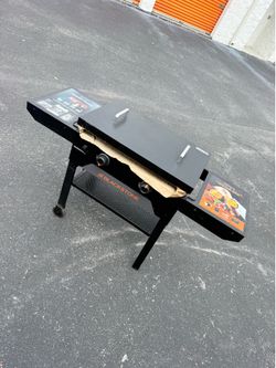 Blackstone 28" Culinary Omnivore Griddle with Hard Cover 2 -Burner Liquid propane Flat Top Grill