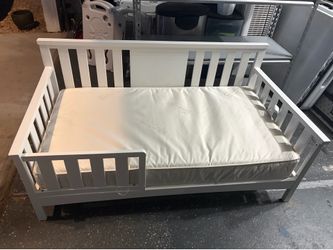 Toddler Wood Bed with BeautyRest Mattress