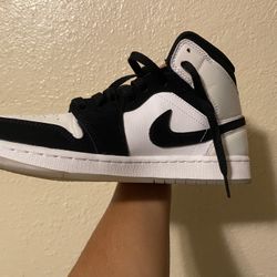 Jordan 1 Mid 