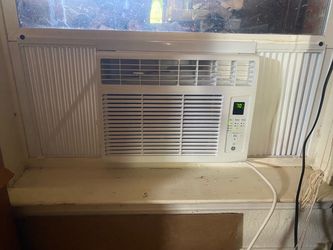 GE TOP OF LINE ROOM AIR CONDITIONER