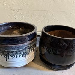 2 Ceramic Pots