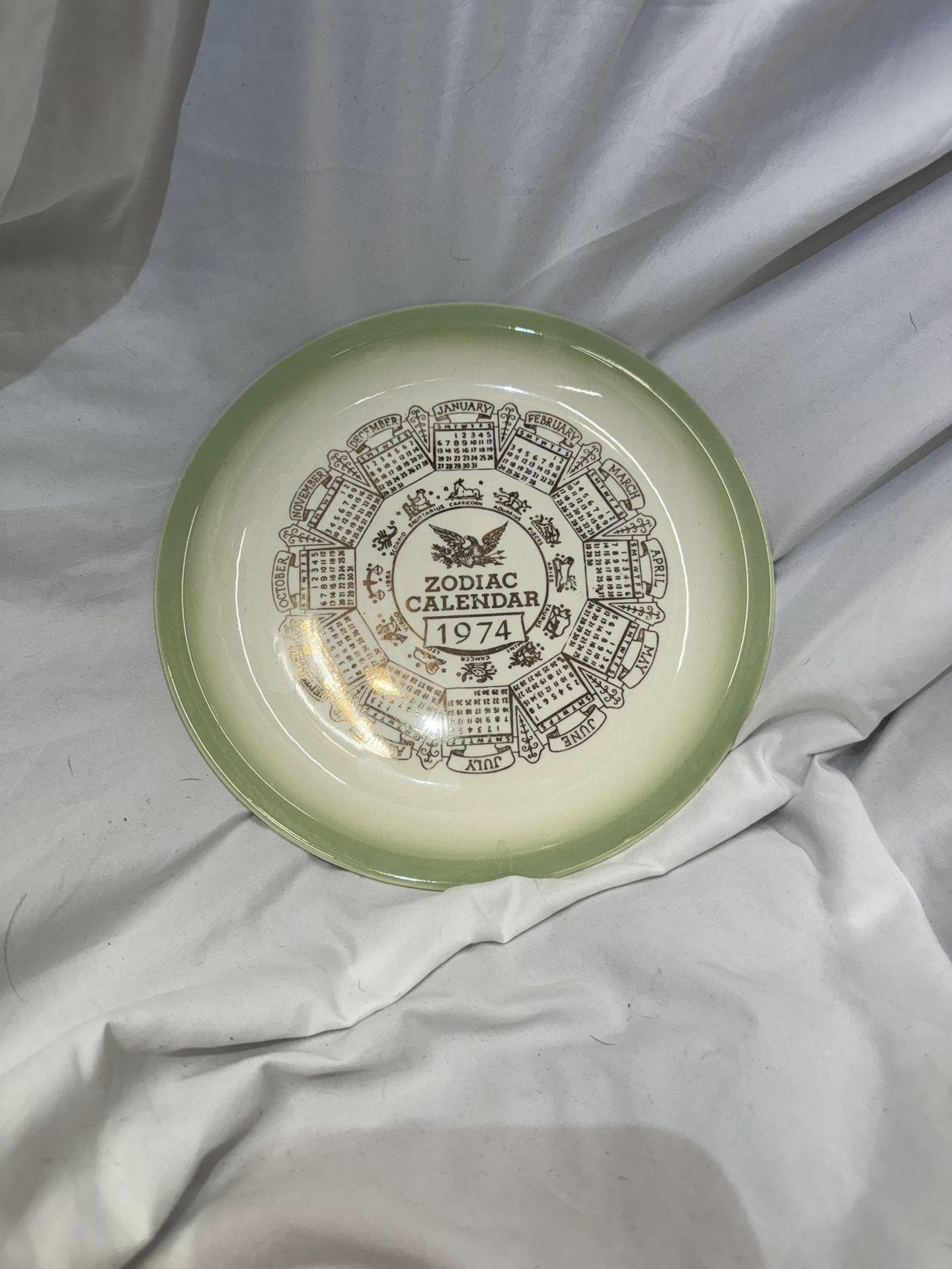 ⸻ ✨ Vintage 1974 Zodiac Calendar Plate – Astrology Décor ✨
