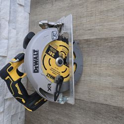 Dewalt 20-Volt MAX 7-1/4 in. Cordless Circular Saw (Tool Only)