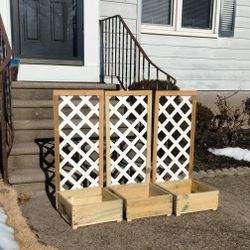 Planter Box With Lattice Trellis 