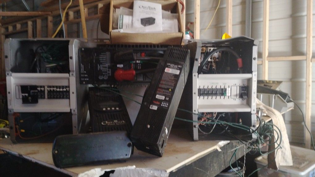 OutBack Full Setup.  (2 Flexmax80 Controllers) , VFX3524 inverter/charger – 3,500 W, 7kw Peak!     Mate3 System, Wired And Bus Bars Included