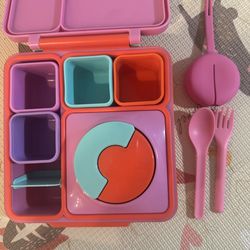 Omie Lunch box and accessories