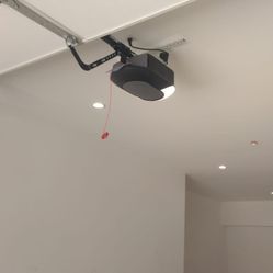 GARAGE DOOR OPENER 