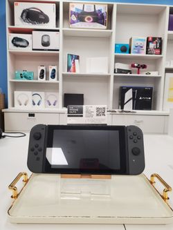 Nintendo Switch V1 -Pre Owned