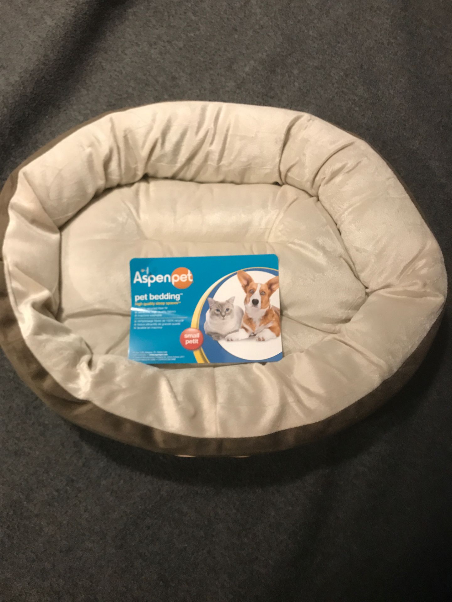 Brand new Aspenpet pet bedding small/petit size