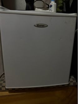 Mini costway fridge noting wrong with it