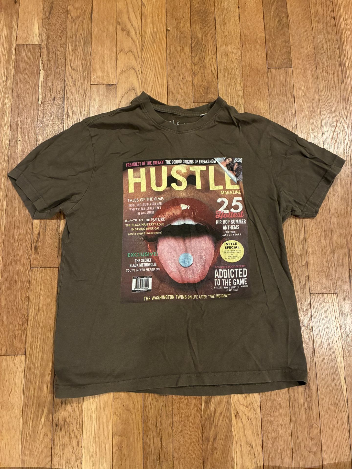Brown "Hustle" Magazine Graphic Tee Size S