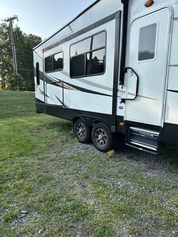 2018 fifths wheel rv